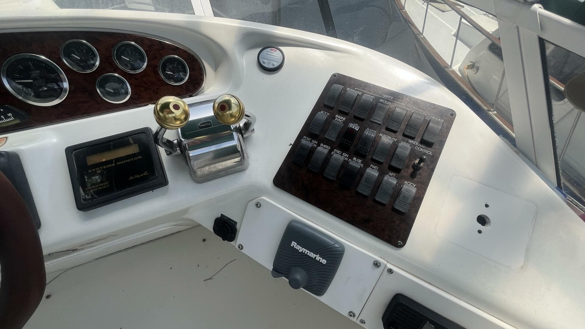 2000 Sea Ray 380 Aft Cabin