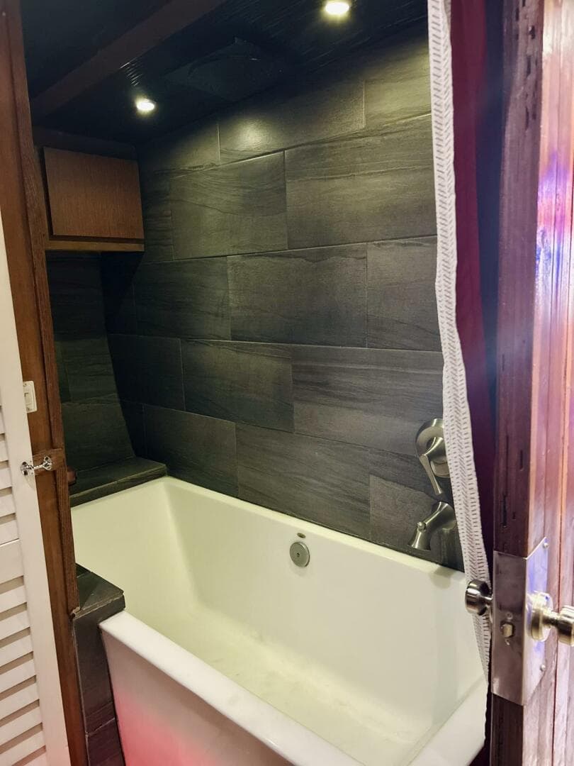 1977 Custom 80 Brigantine