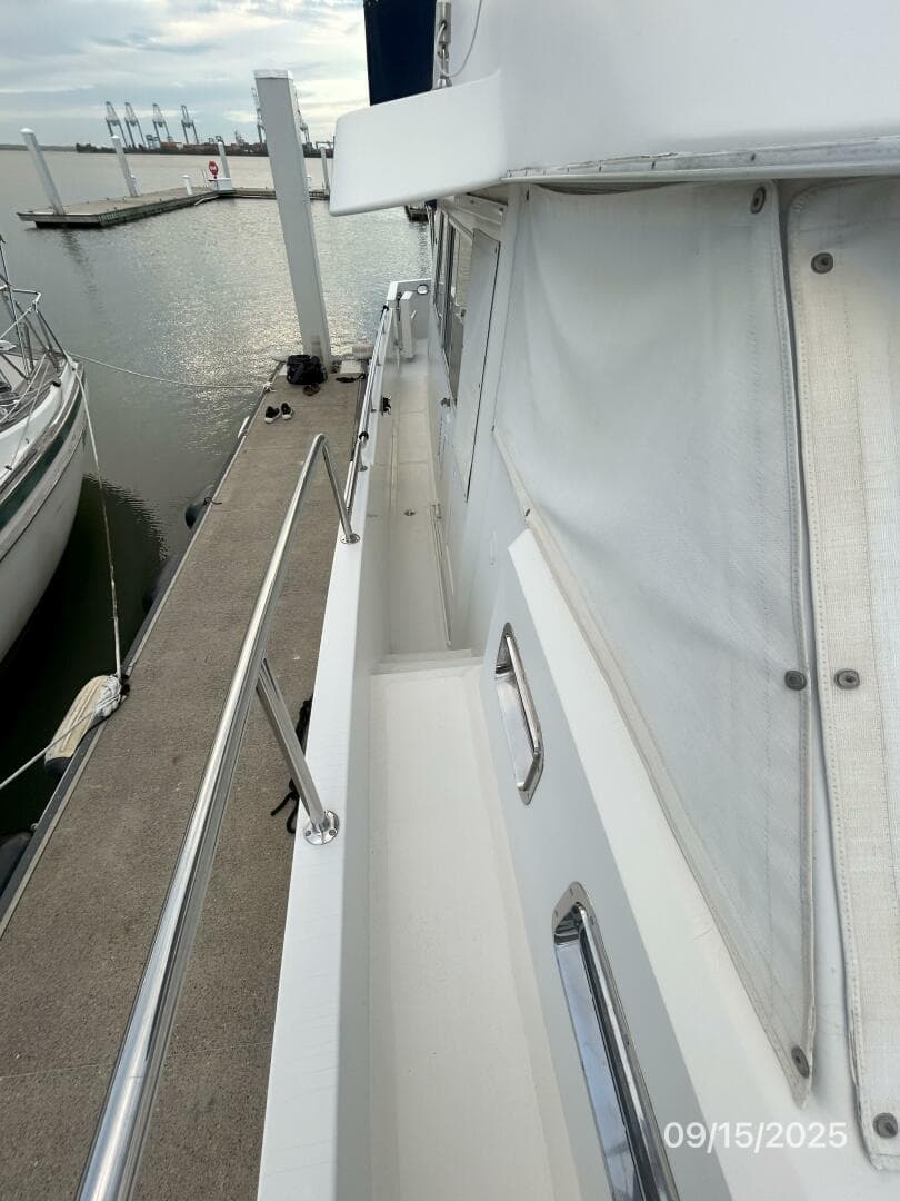 45' Ocean Alexander starboard side deck1