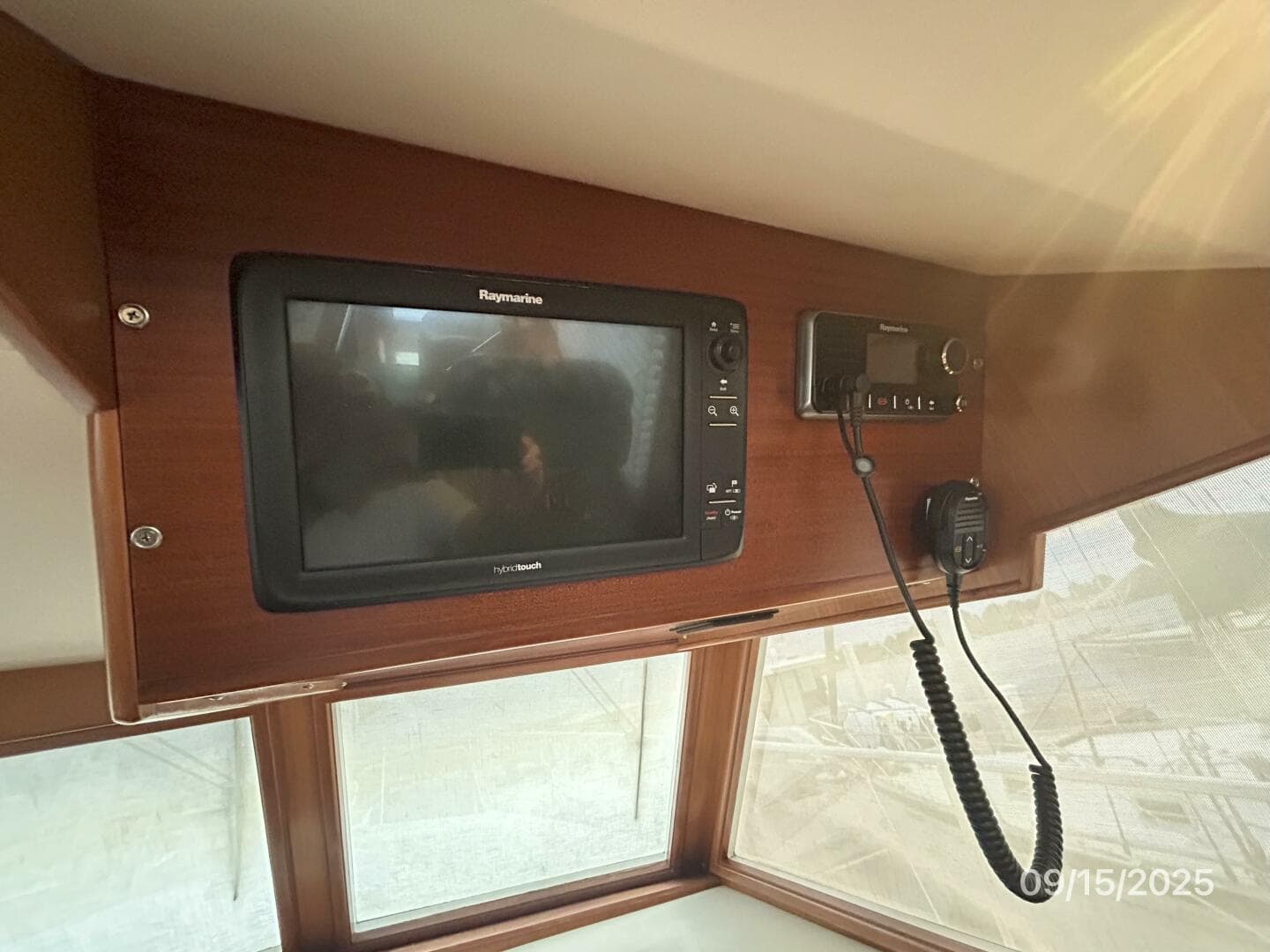 45' Ocean Alexander lower helm electronics