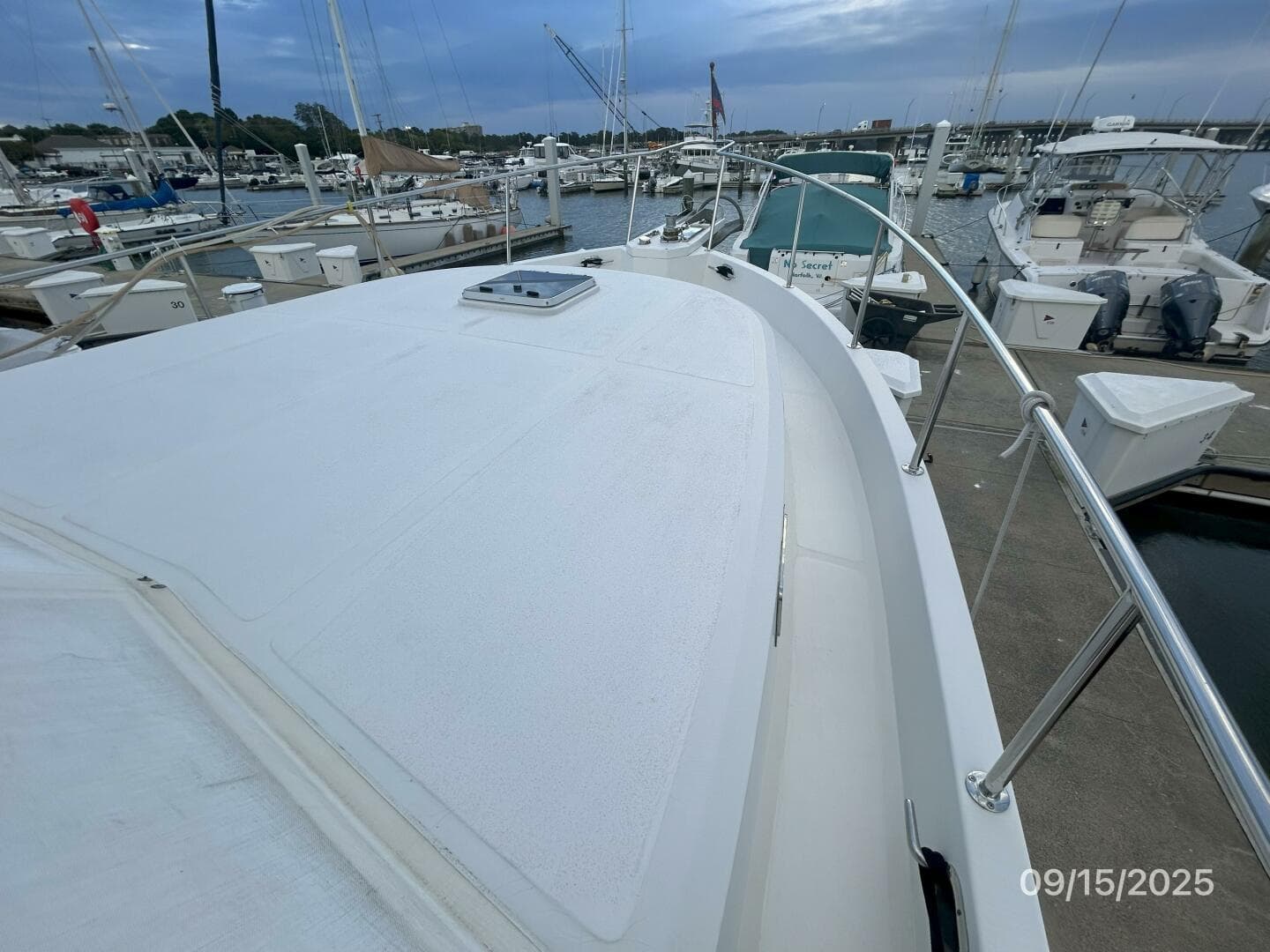 45' Ocean Alexander foredeck2