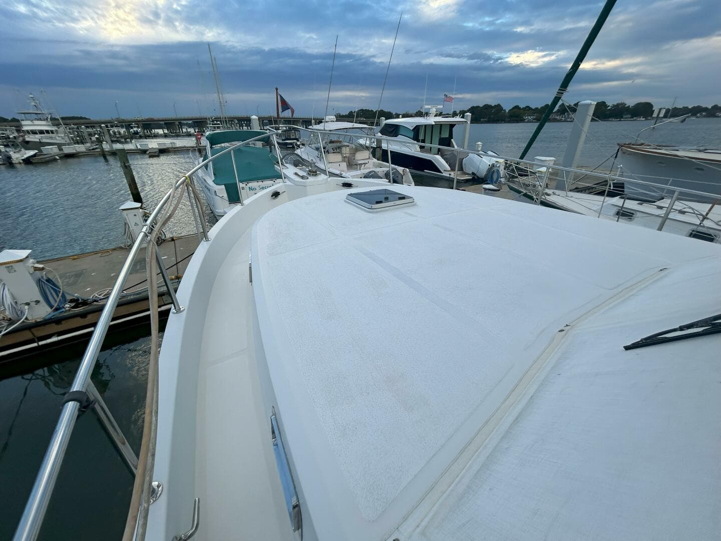 45' Ocean Alexander foredeck1