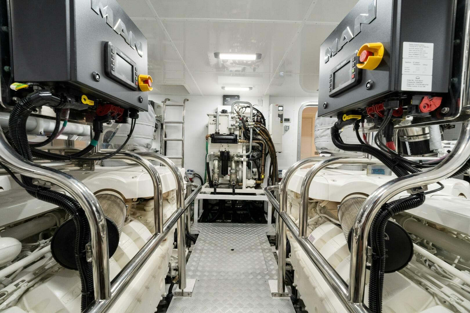 Princess Y95 JUST  PERFECT - Engine Room