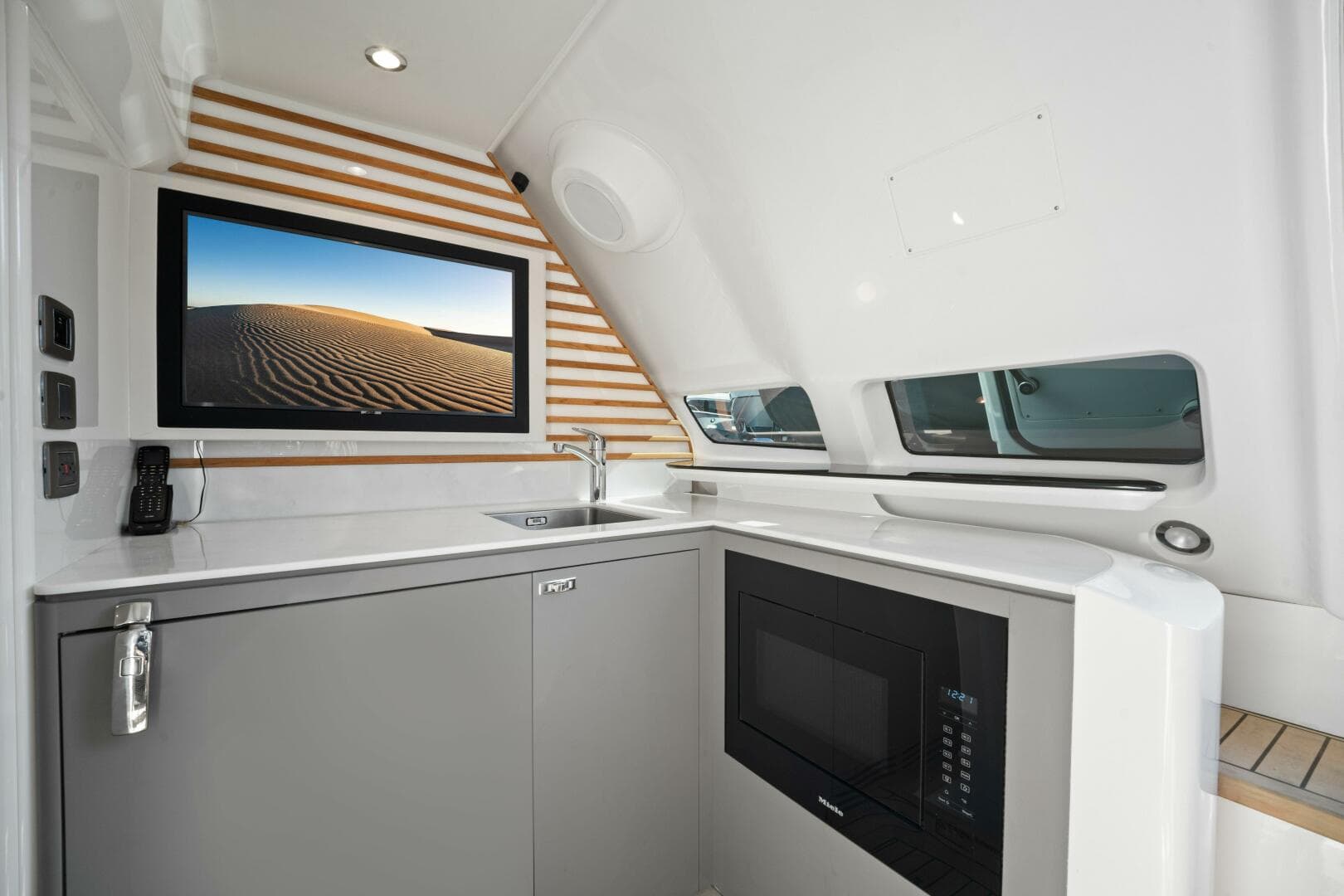 Princess Y95 JUST  PERFECT - Crew Quarters