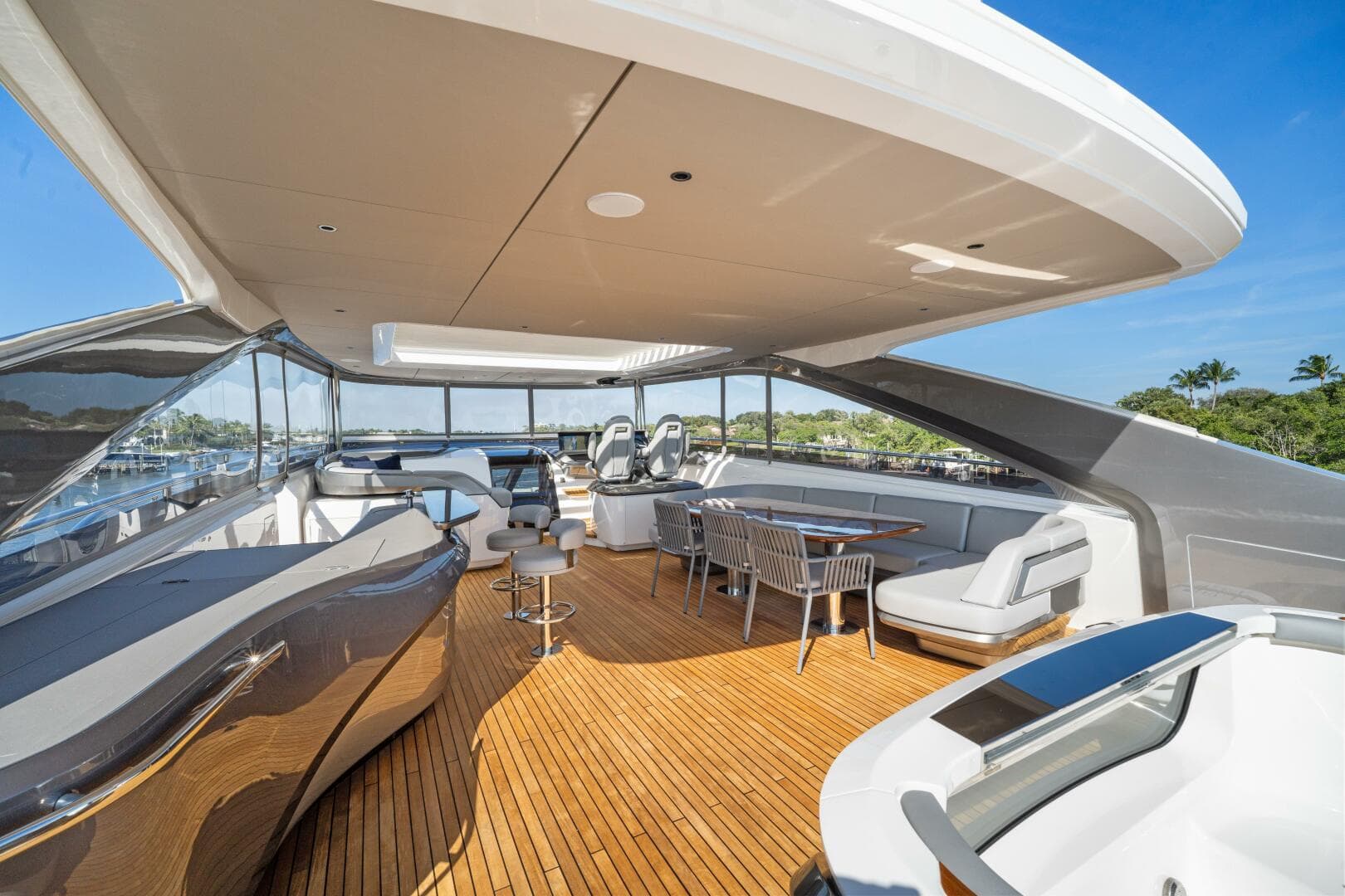 Princess Y95 JUST  PERFECT -Fly Bridge