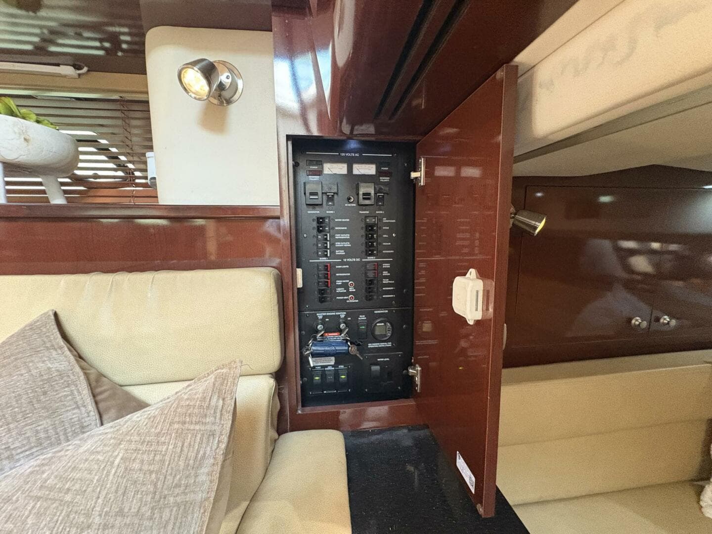 2009 Sea Ray 350 Sundancer