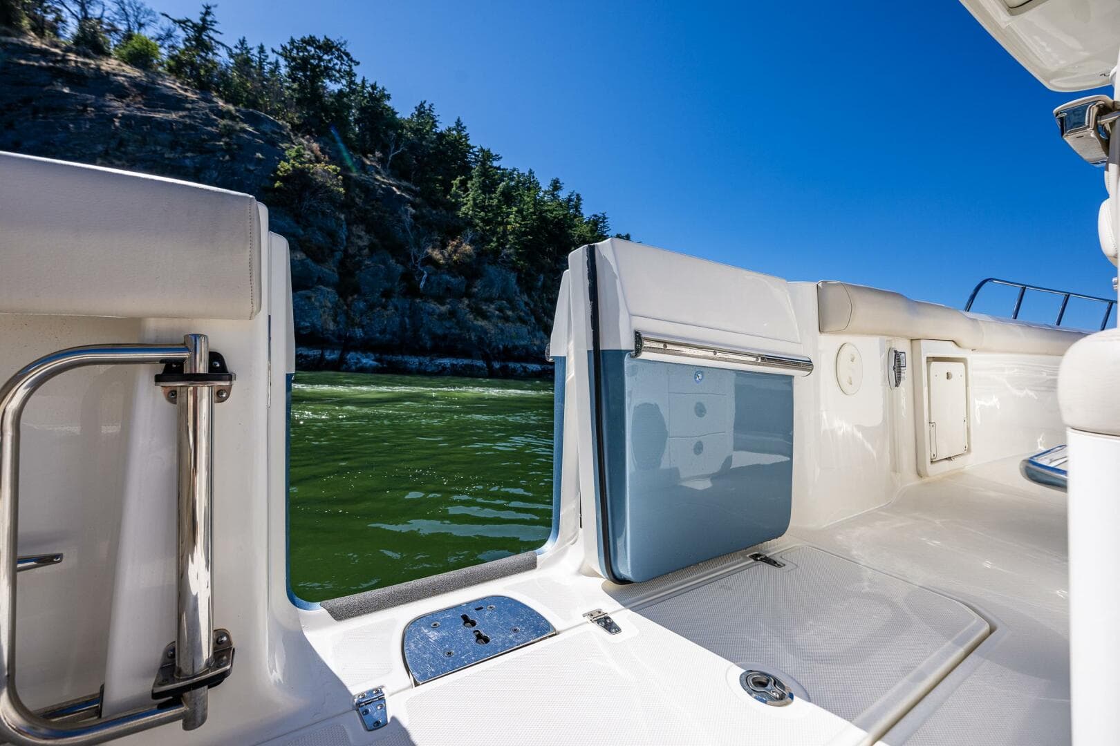 2017 Boston Whaler 330 Outrage