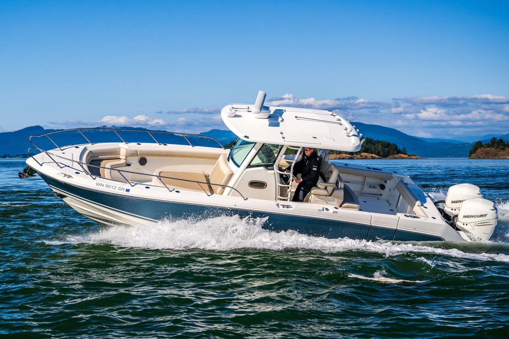 2017 Boston Whaler 330 Outrage