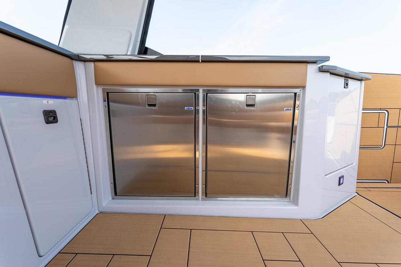 Cockpit refrigerators