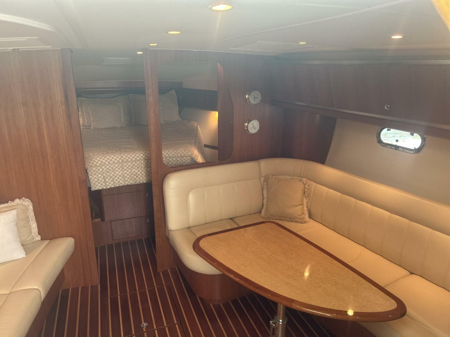 2005 Tiara Yachts 