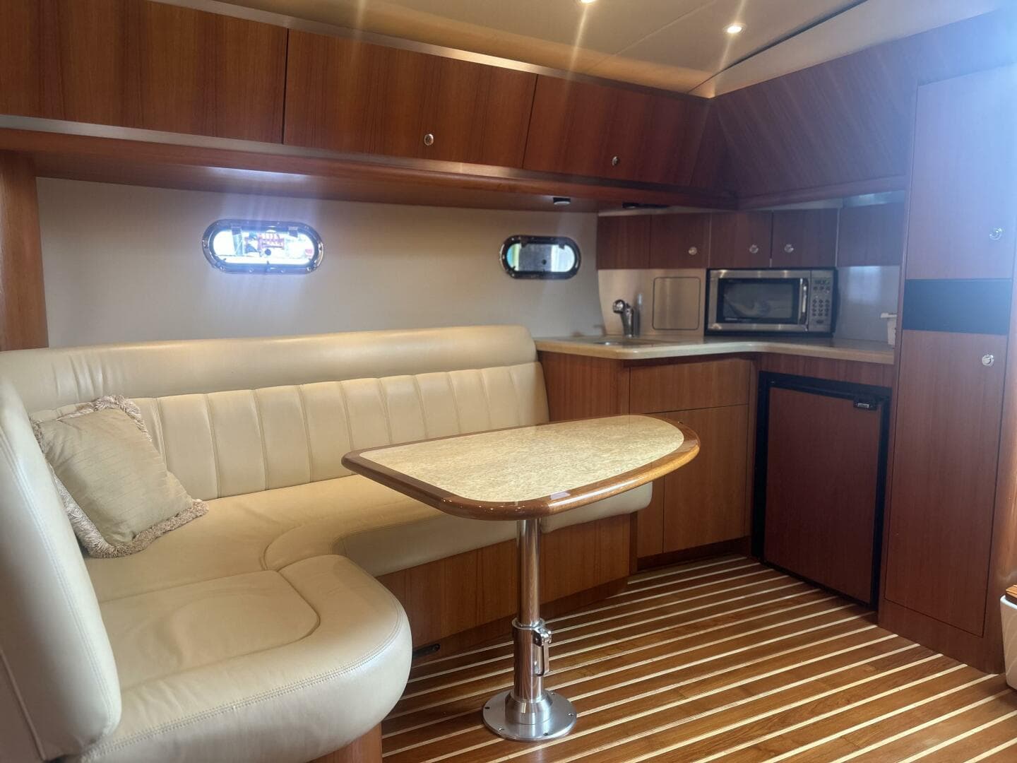2005 Tiara Yachts 