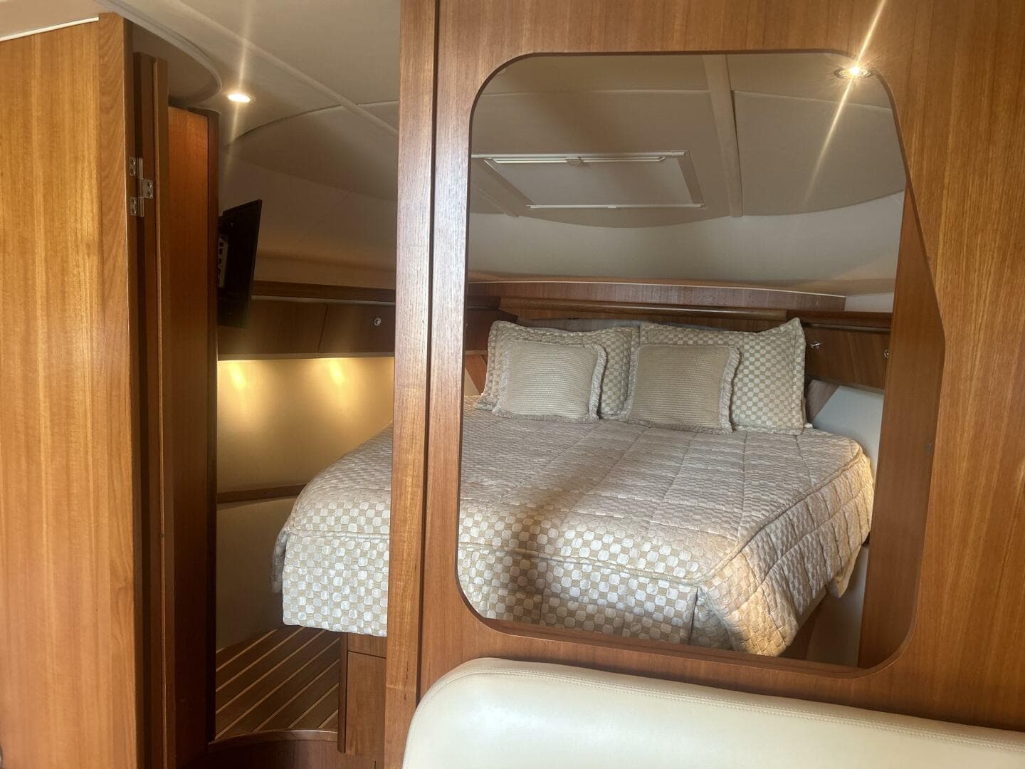 2005 Tiara Yachts 