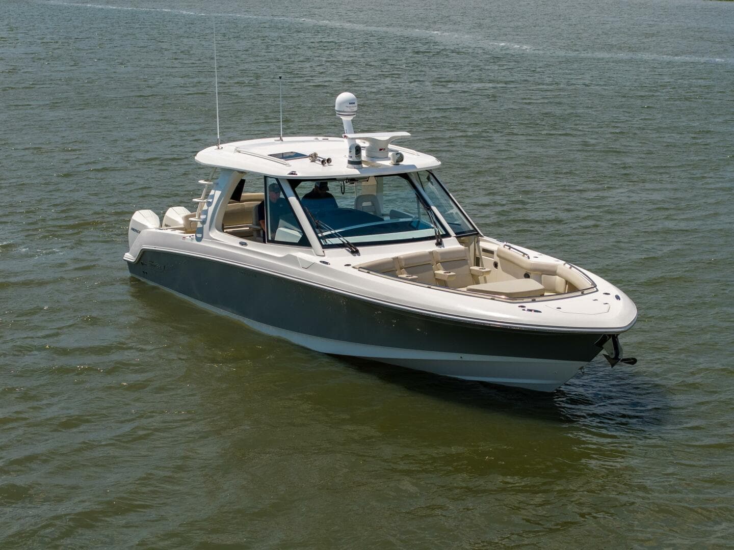 Boston Whaler 380 Realm- Profile 