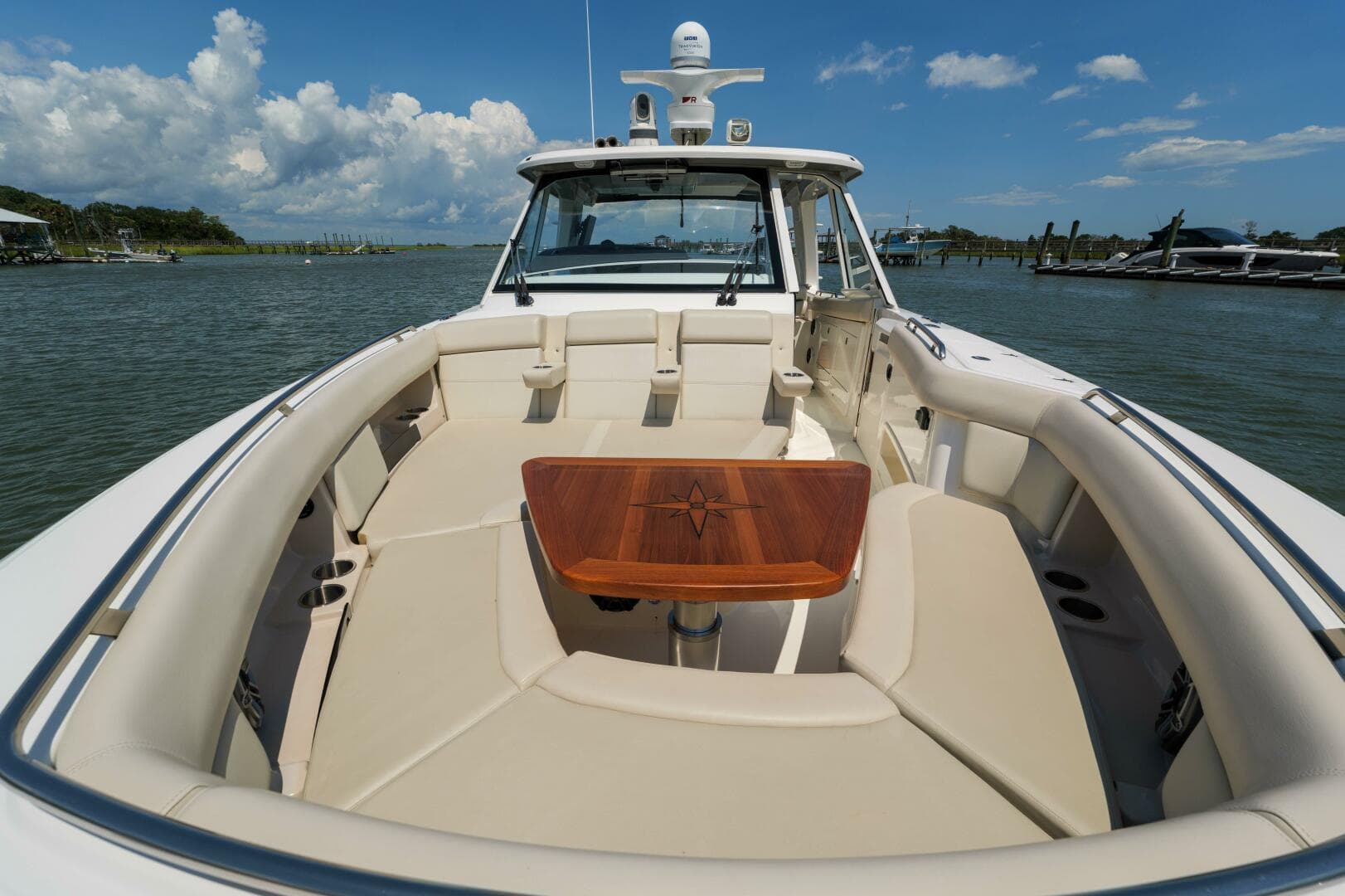 Boston Whaler 380 Realm- Bow