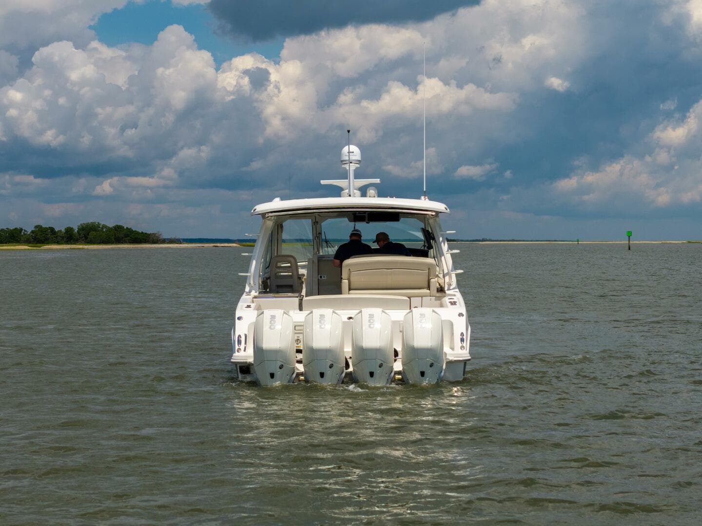 Boston Whaler 380 Realm- Profile