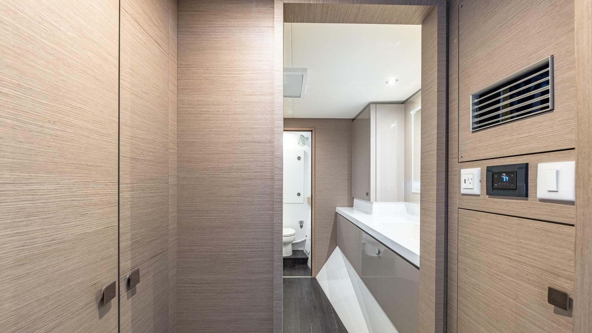 Happy Here   Int Cabin Maestro 7