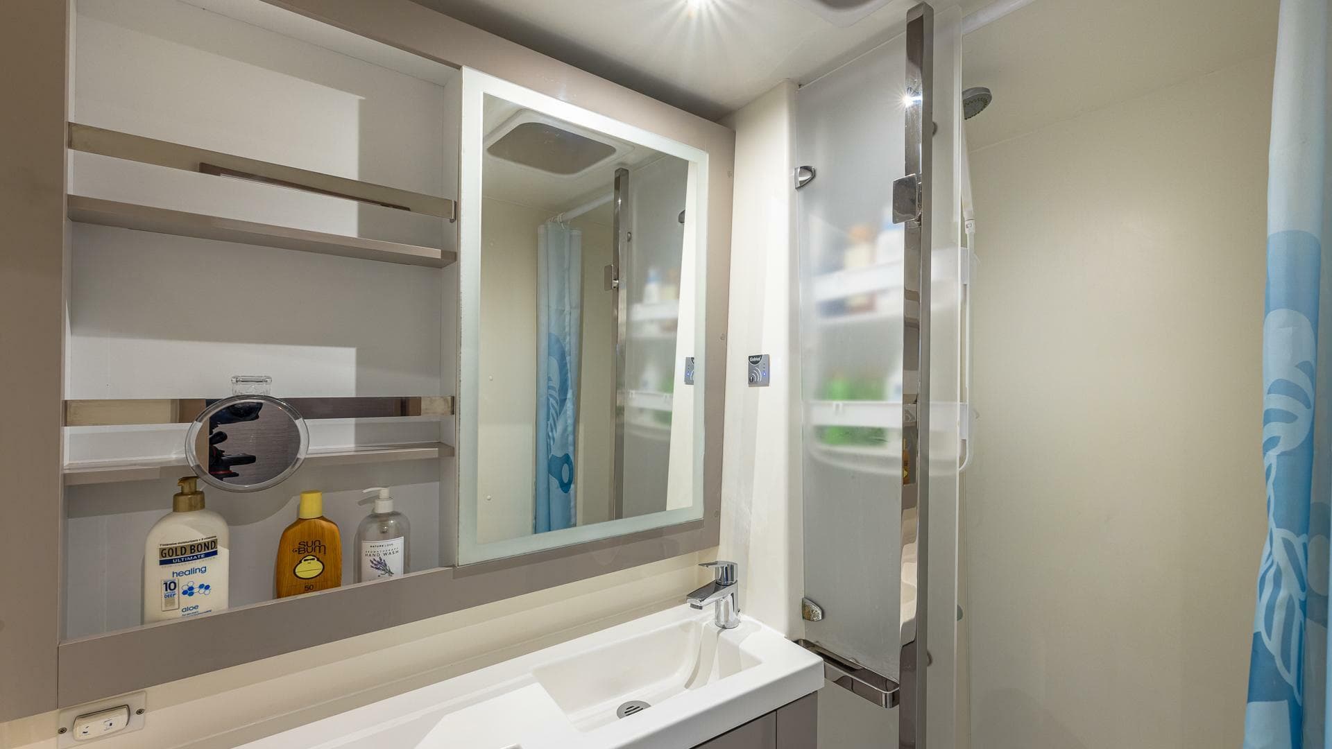 Happy Here   Int Guest 9