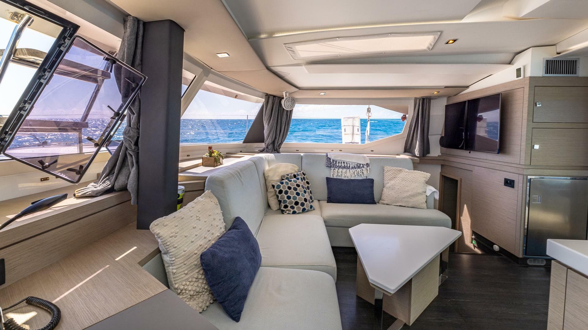 Happy Here   Int Salon 2