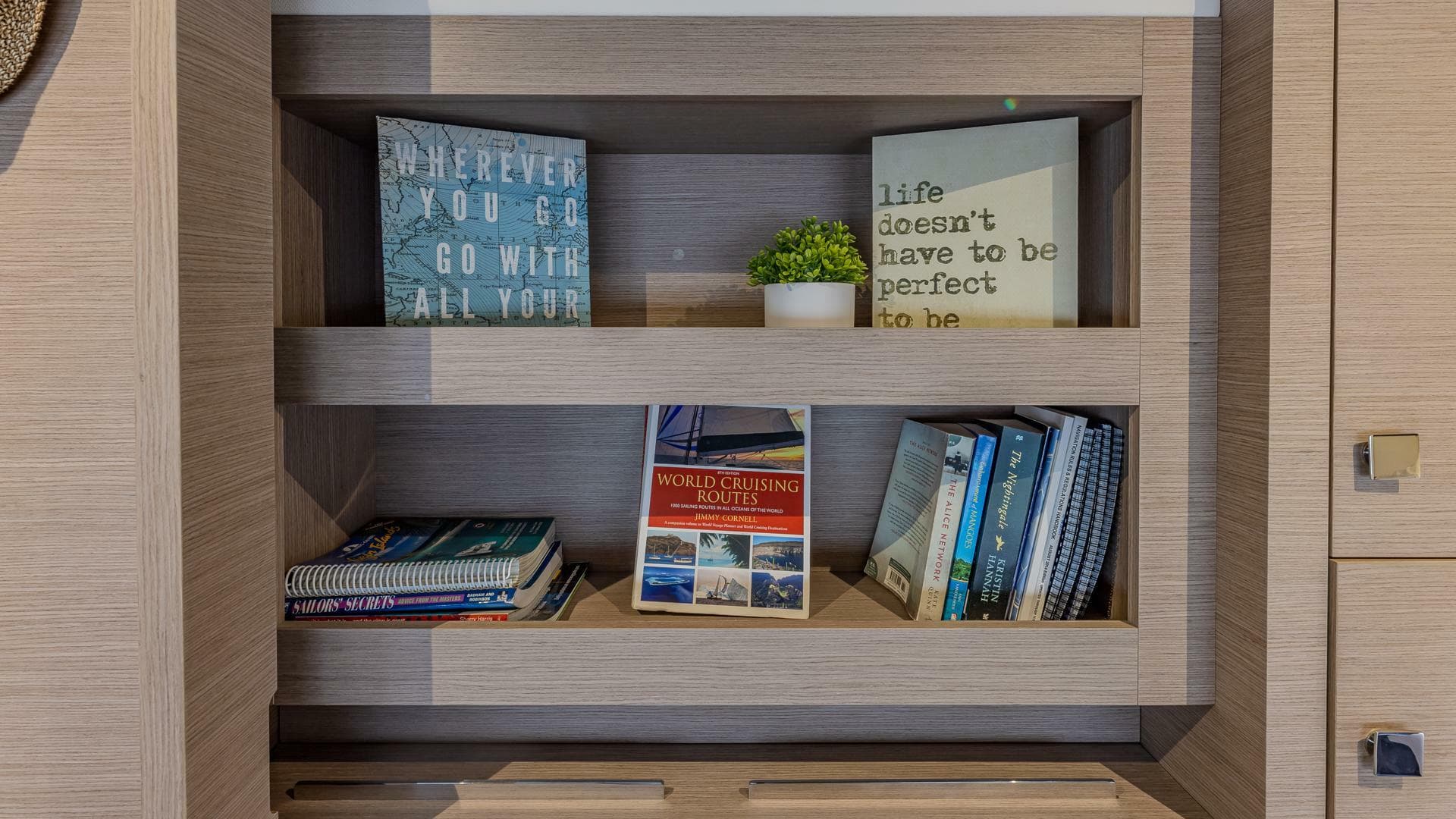 Happy Here   Int Cabin Maestro 5