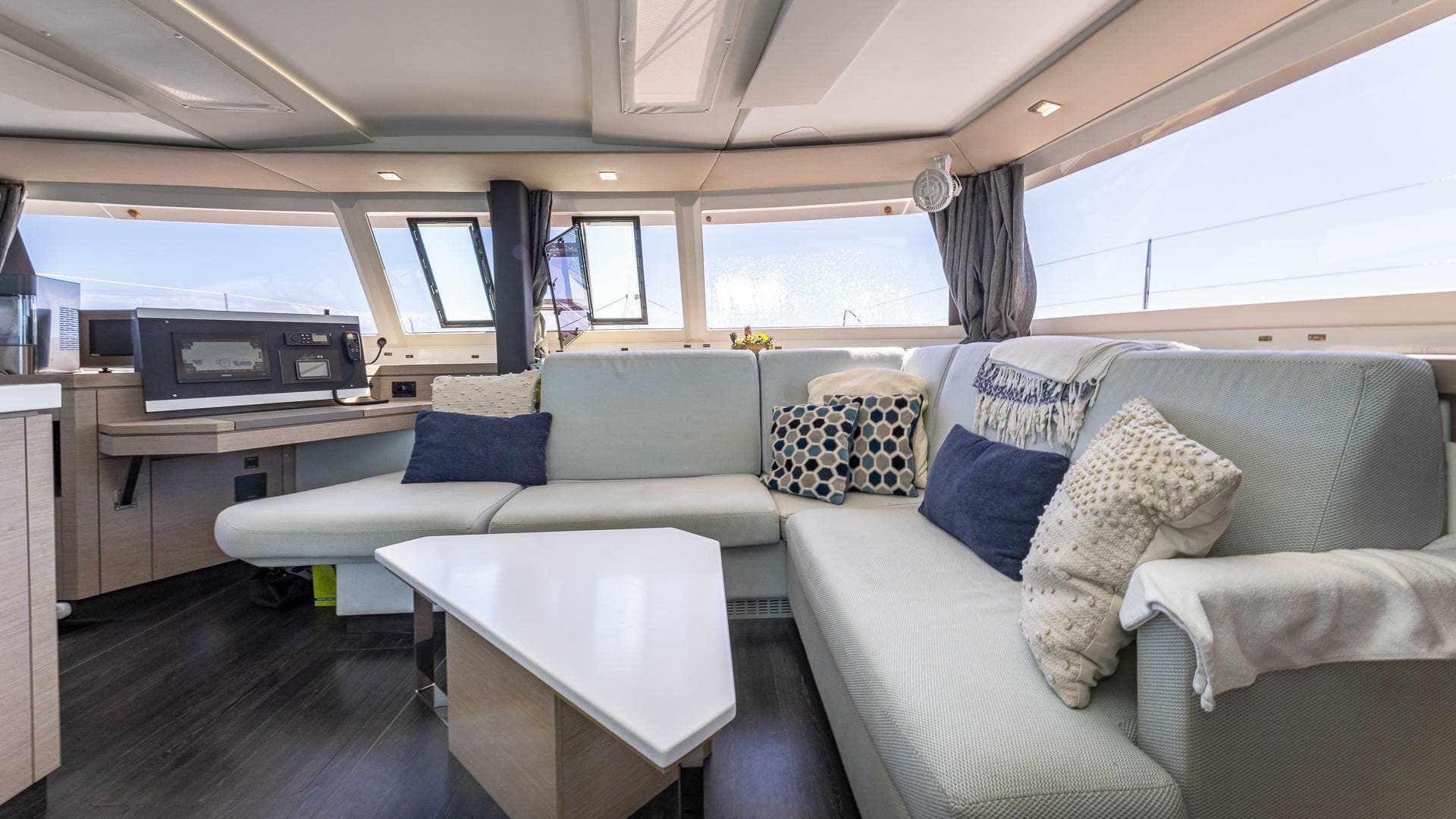 Happy Here   Int Salon 3