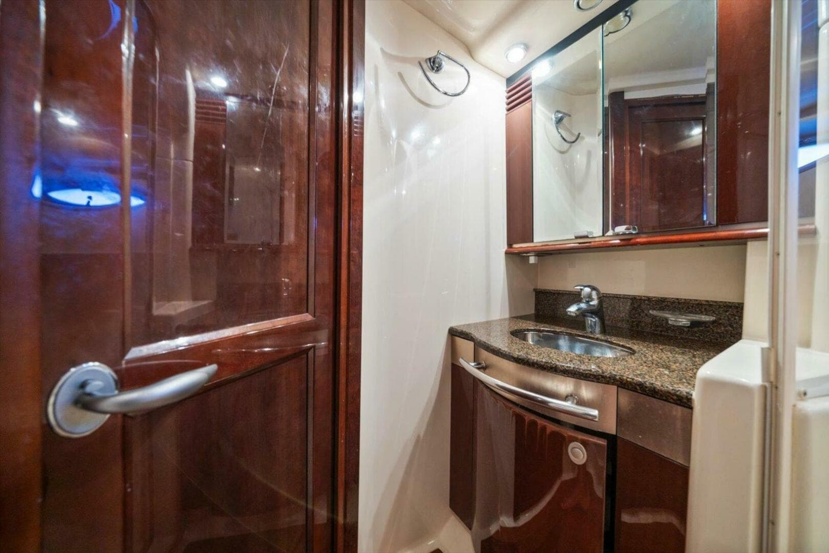 2007 Sea Ray 52 Sedan Bridge