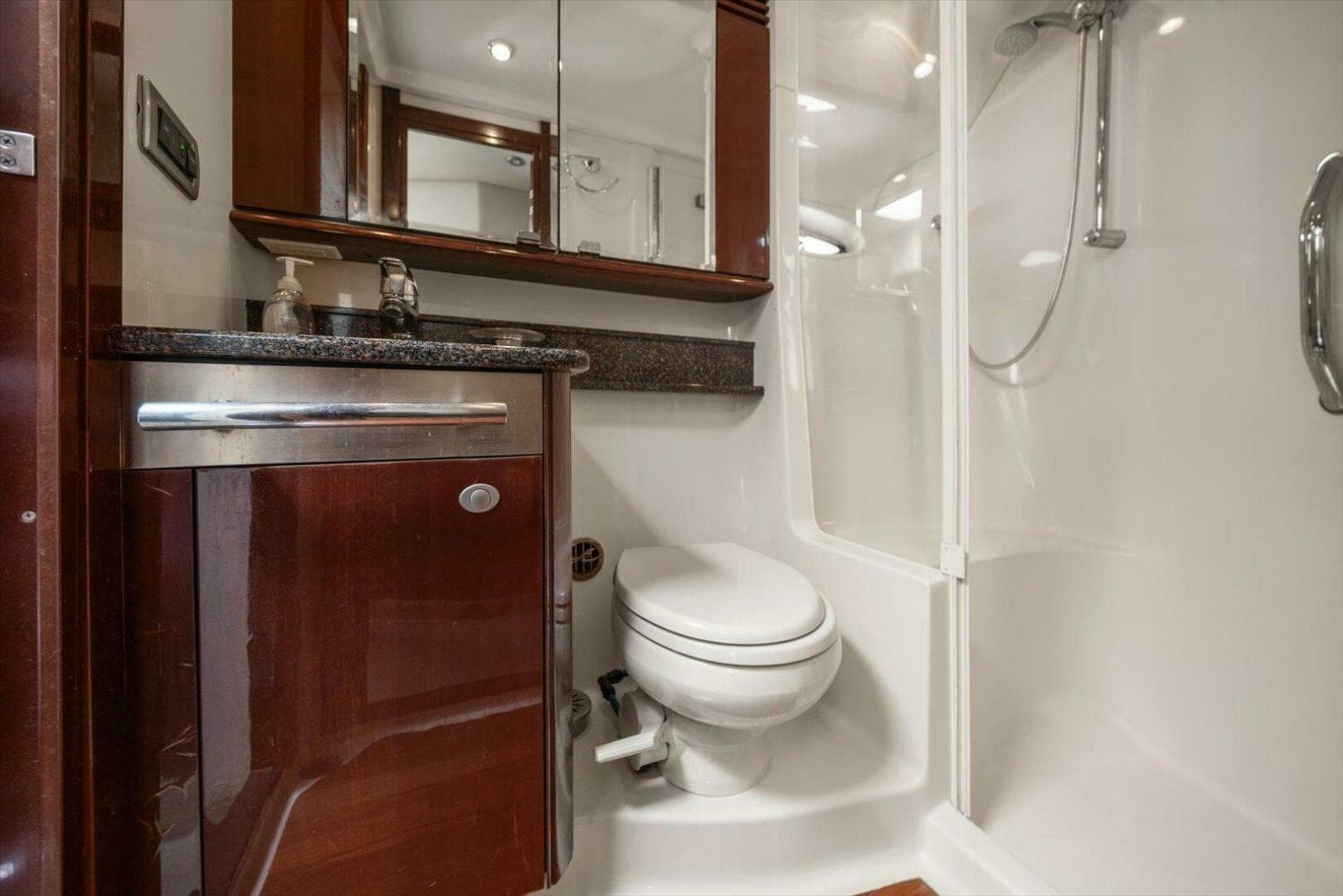 2007 Sea Ray 52 Sedan Bridge