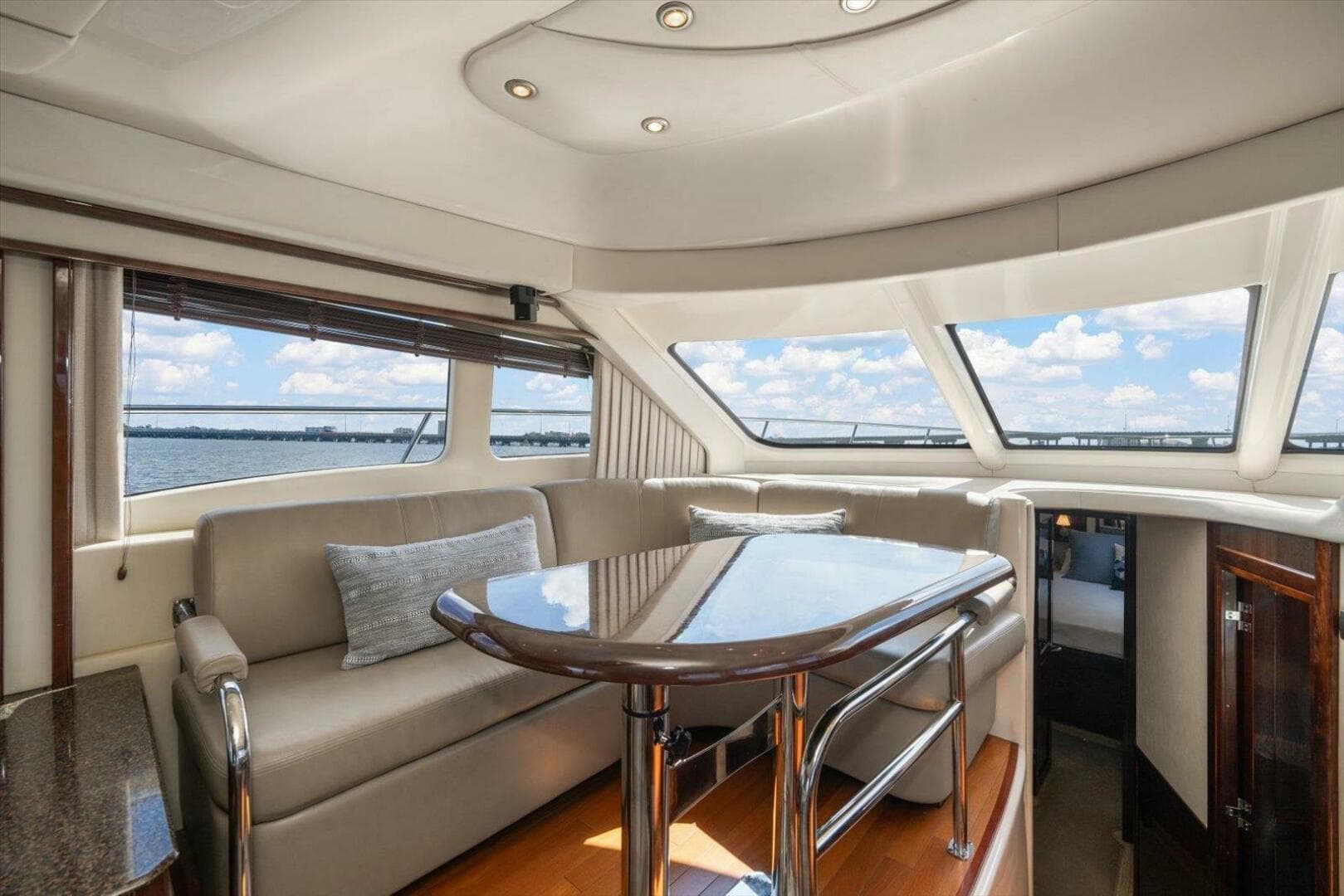 2007 Sea Ray 52 Sedan Bridge