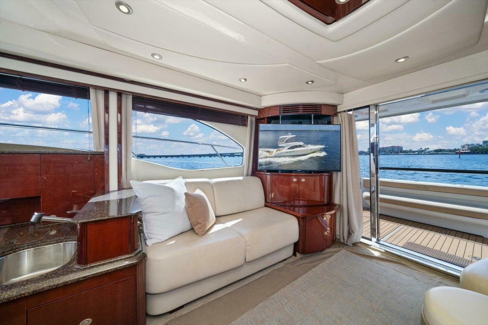 2007 Sea Ray 52 Sedan Bridge