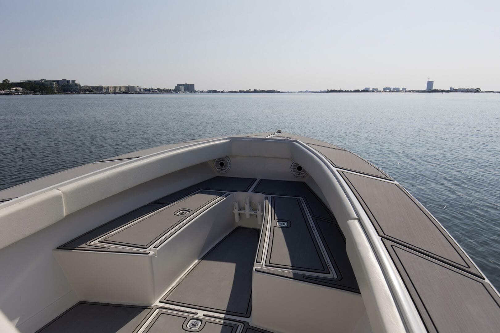 2004 31 Jupiter 31FS Smoke Show Bow (2)