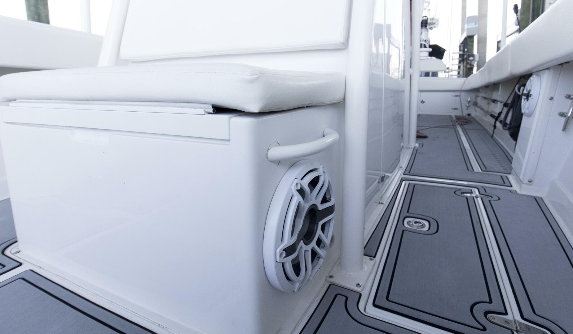 2004 31 Jupiter 31FS Smoke Show Deck