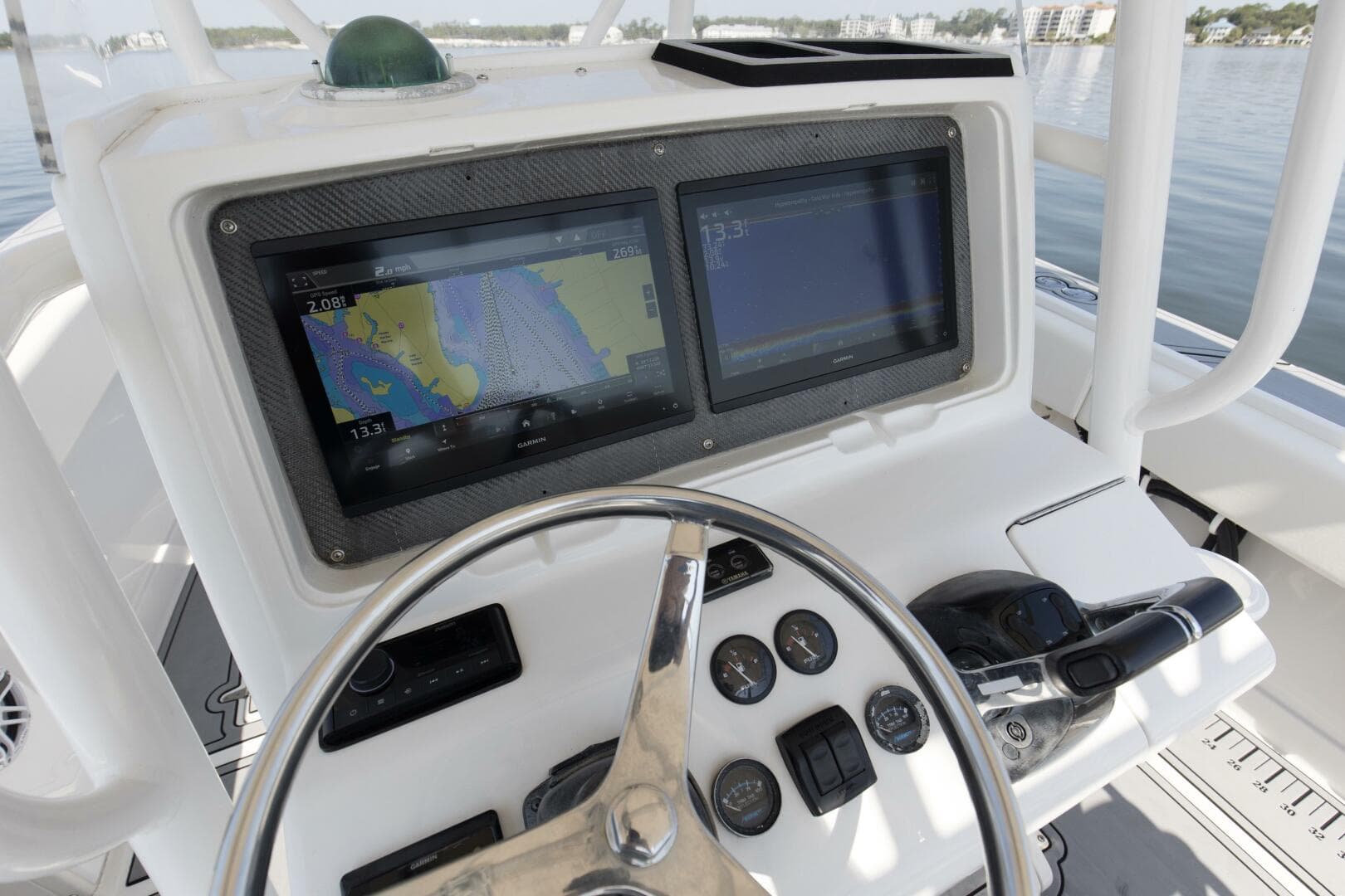 2004 31 Jupiter 31FS Smoke Show Helm (3)