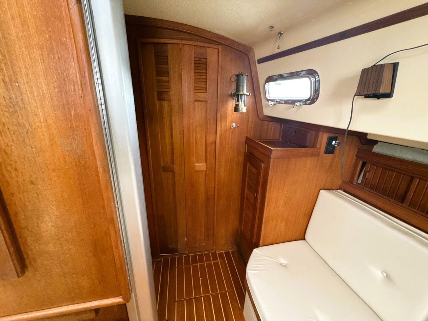 1992 Island Packet 32