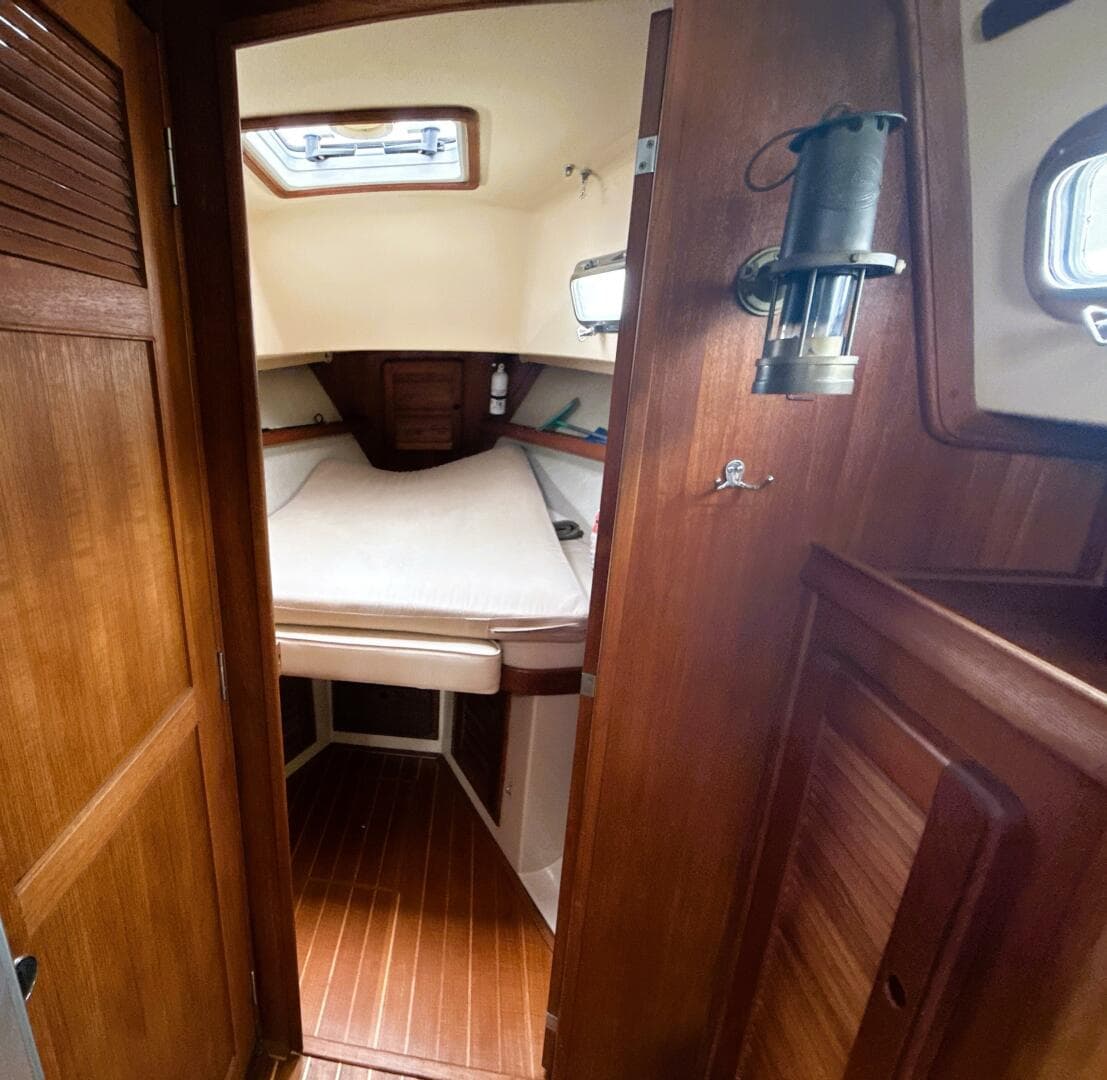 1992 Island Packet 32