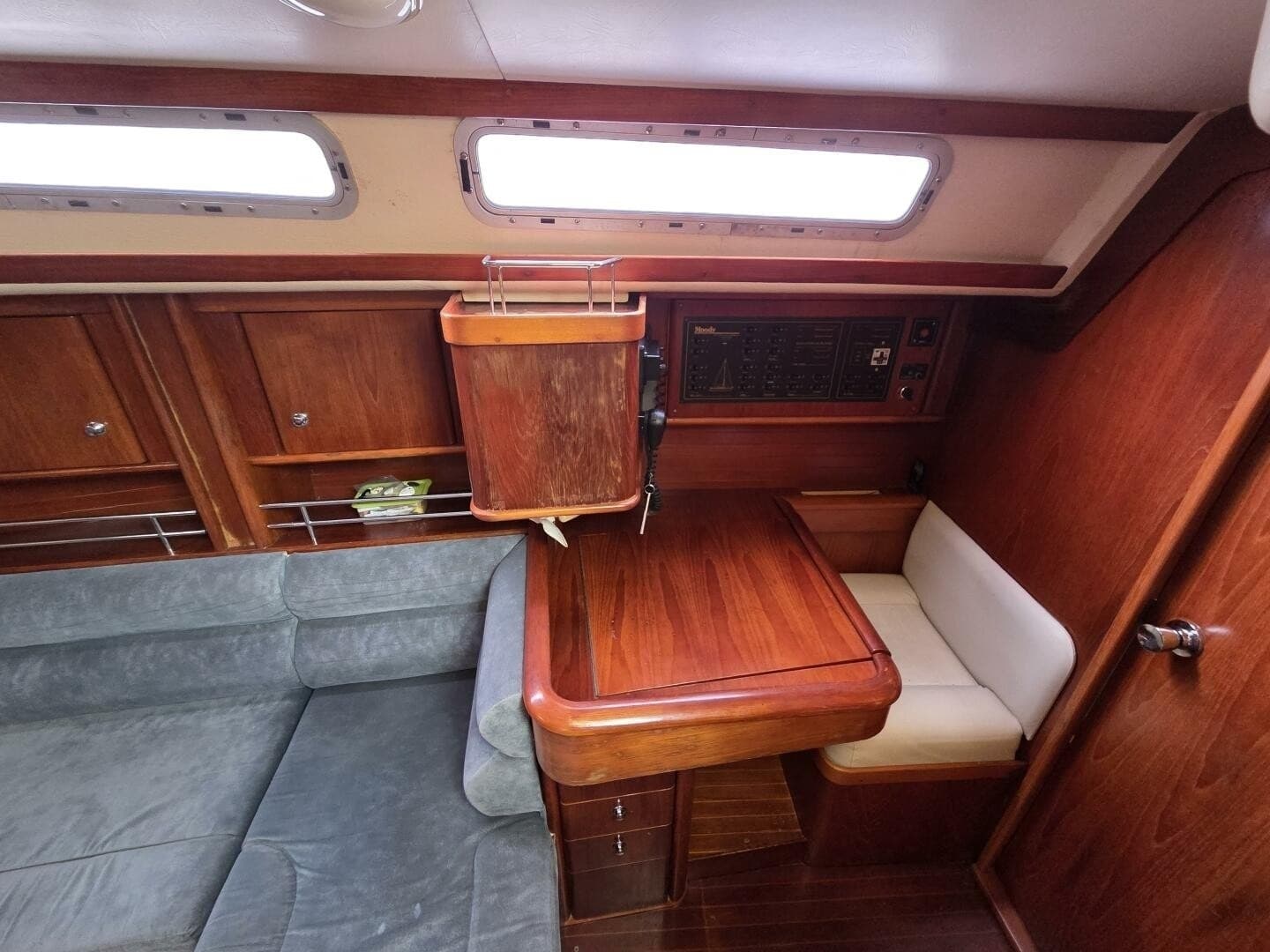 1995 Moody 38