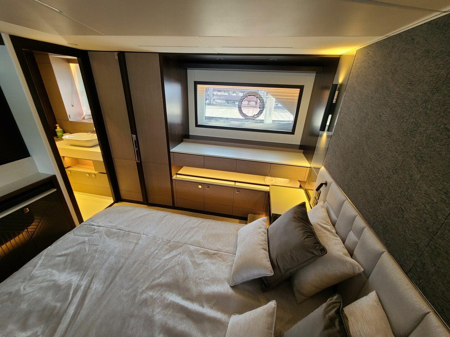 2023 Sunseeker 68 Manhattan