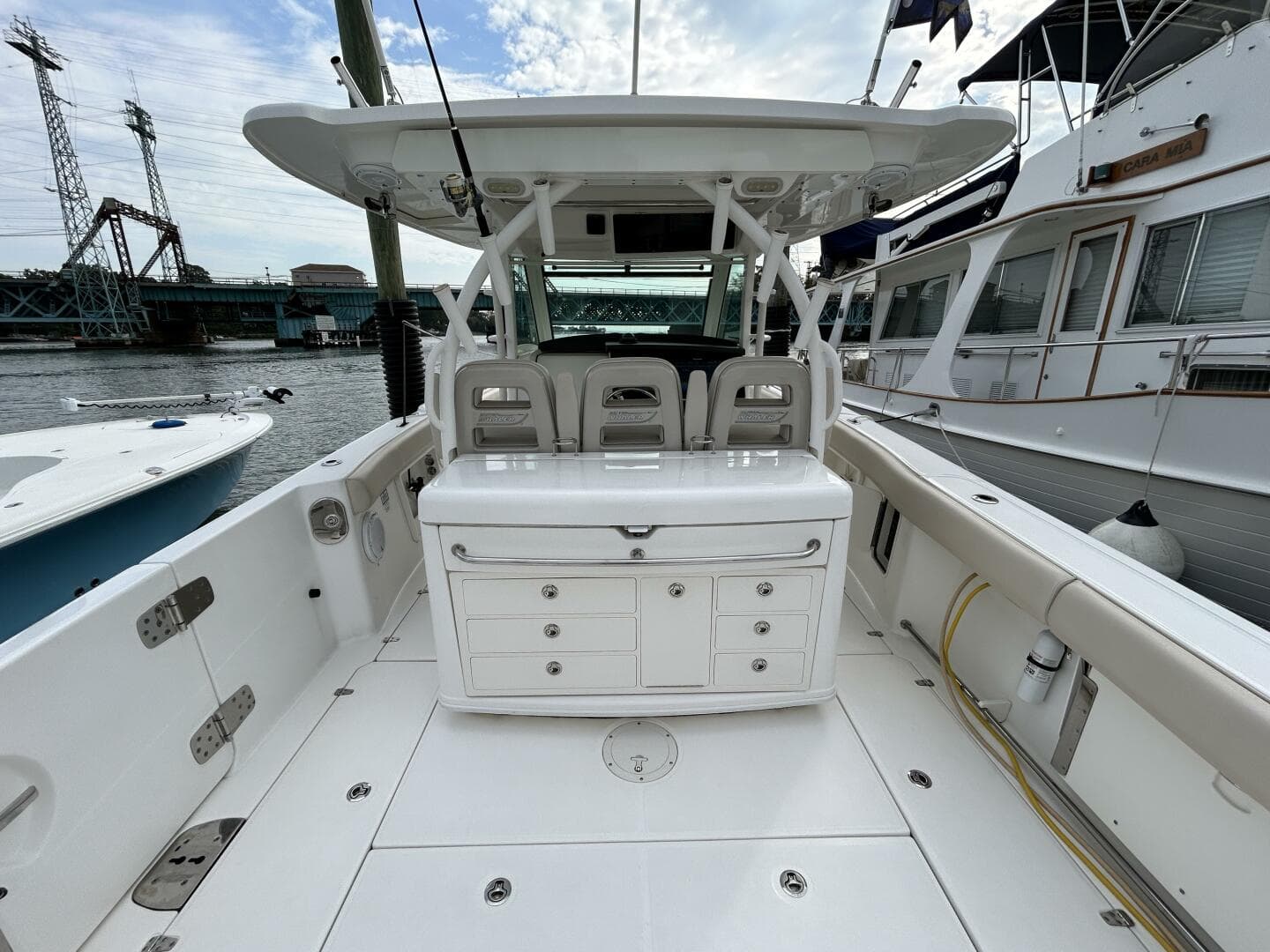 2017 Boston Whaler 370 Outrage
