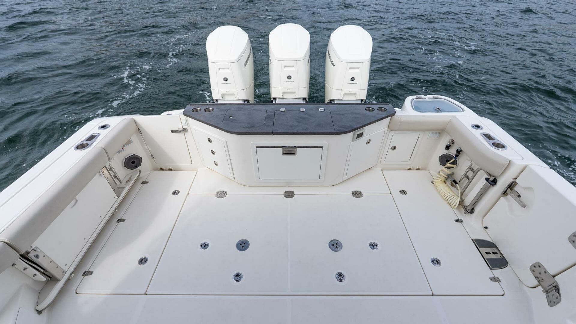 2024 Boston Whaler 405 Conquest