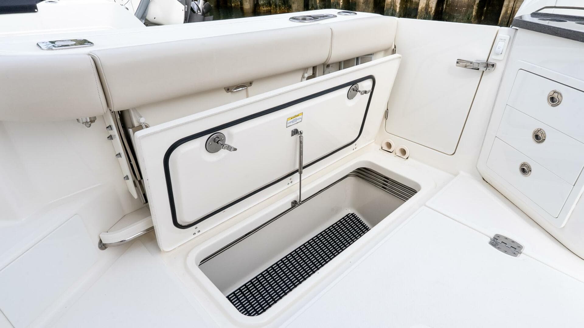 2024 Boston Whaler 405 Conquest