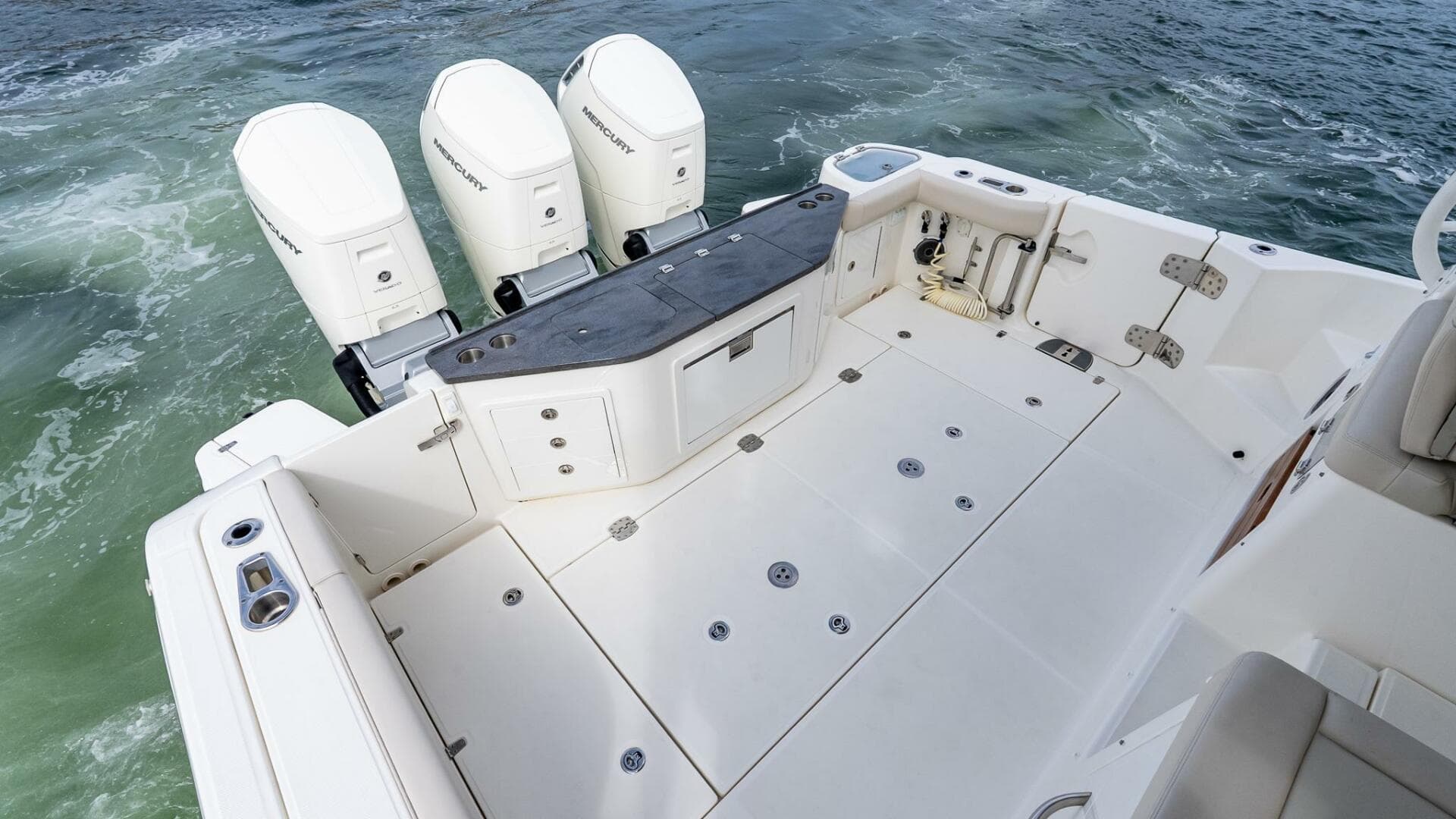 2024 Boston Whaler 405 Conquest