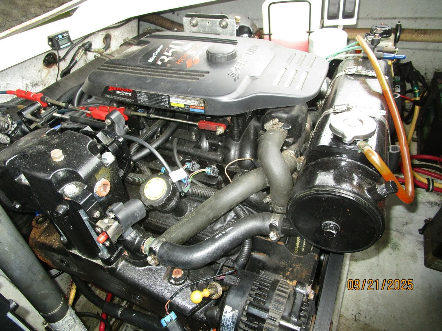 28' Chris-Craft port main engine