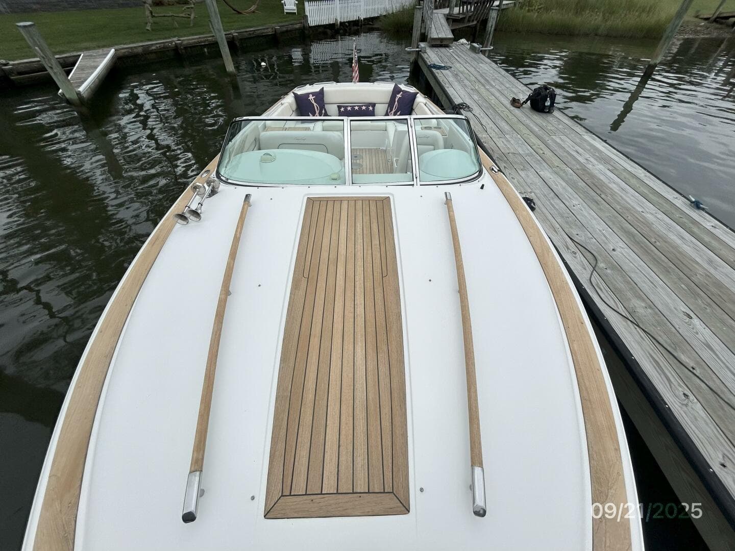 28' Chris-Craft foredeck aft1