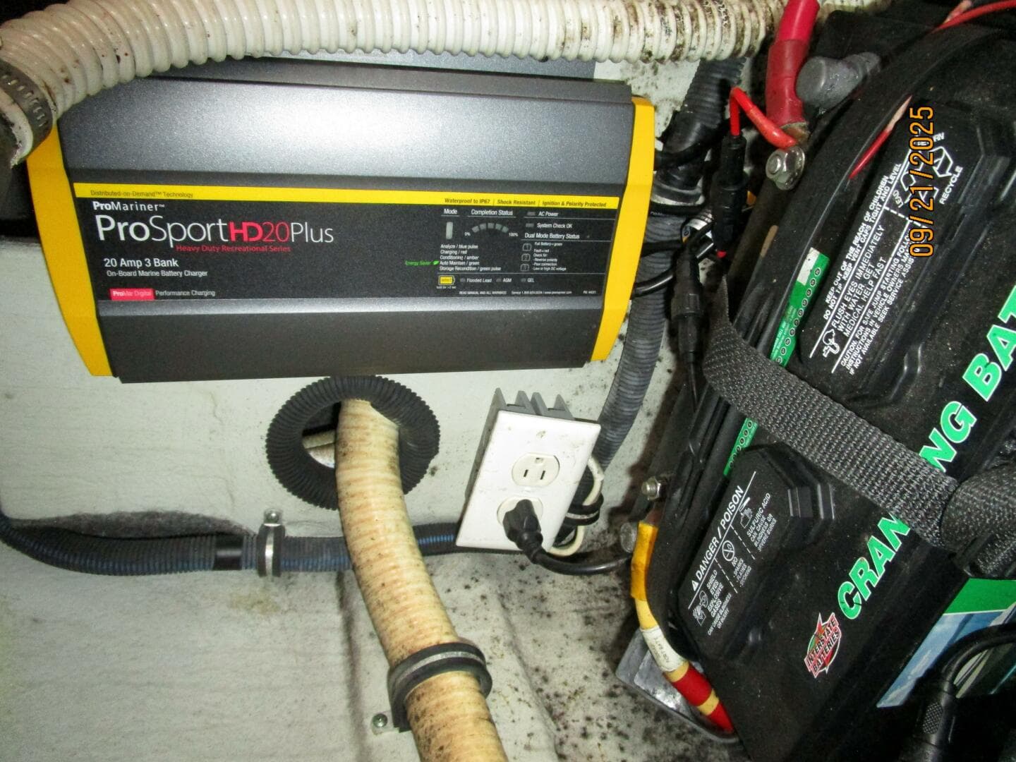 28' Chris-Craft battery charger