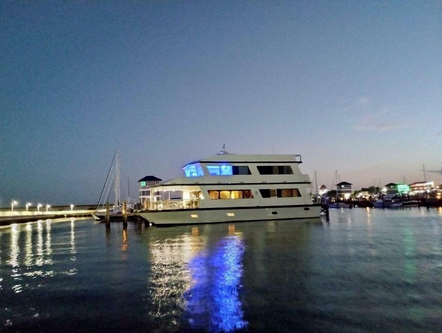 2018 Avenger Luxury Catamaran Coastal Cruiser