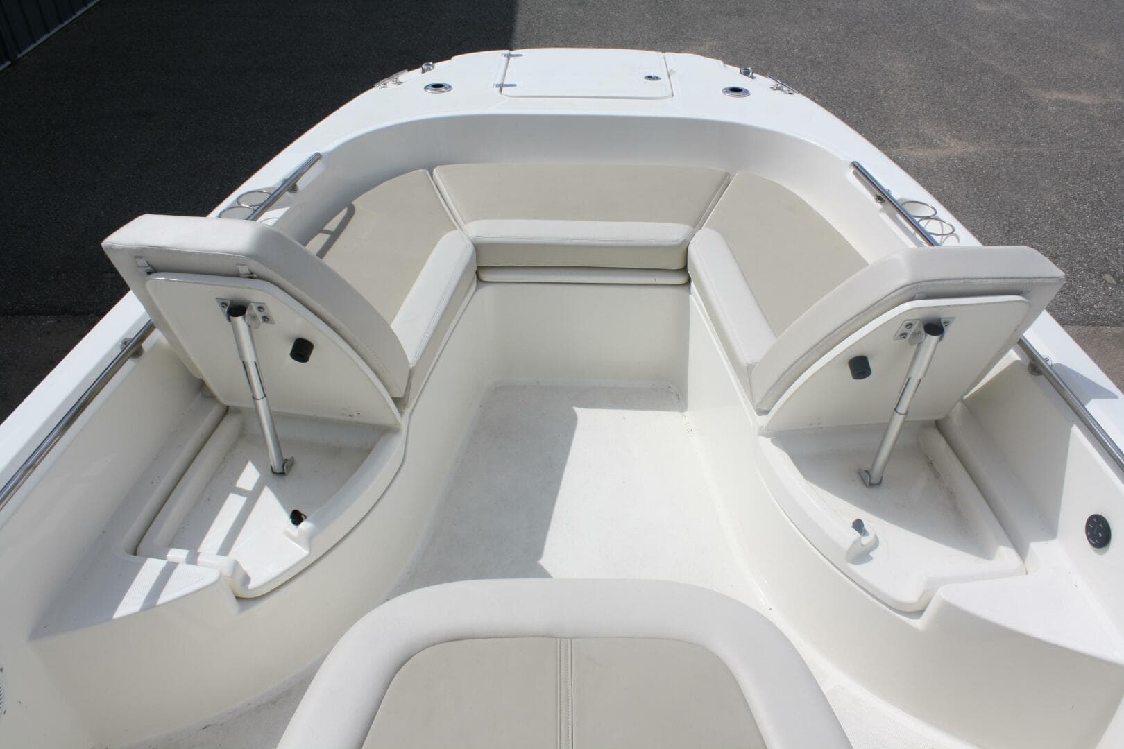 2021 Boston Whaler 270 Dauntless