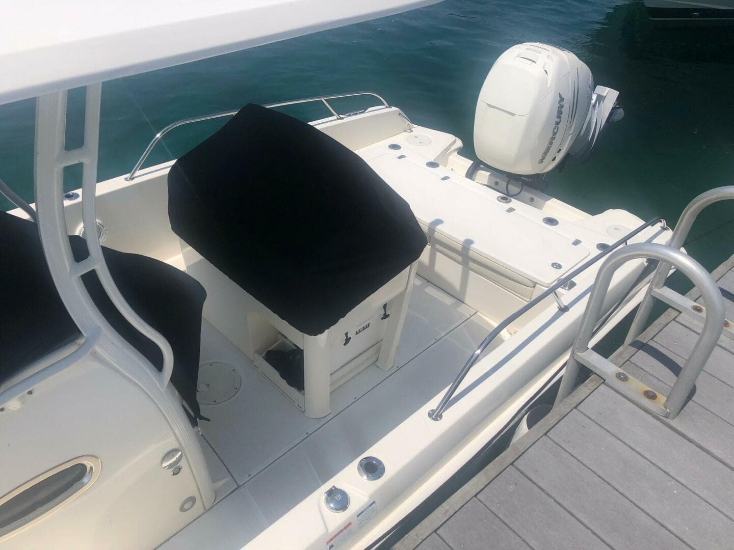 2021 Boston Whaler 270 Dauntless