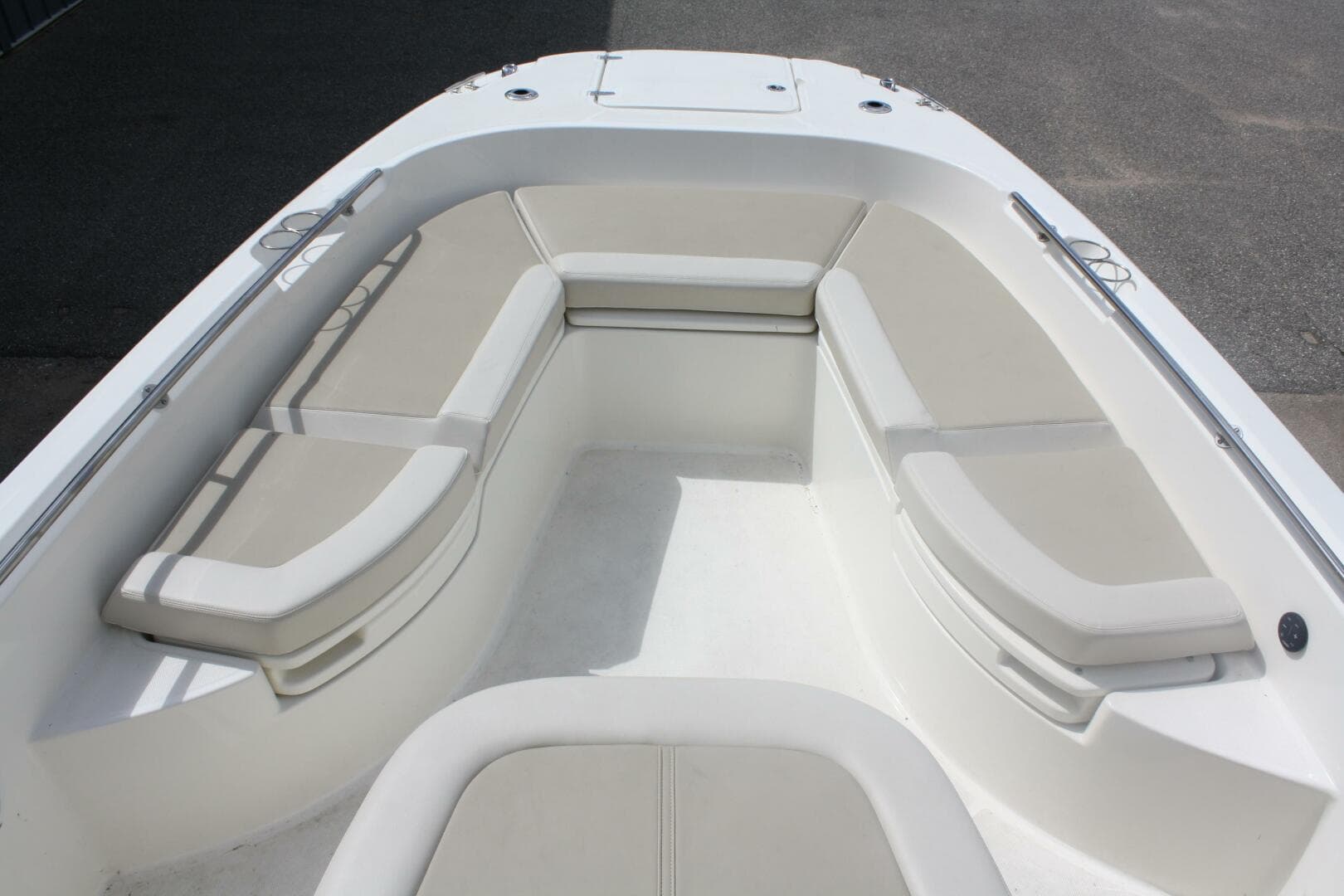 2021 Boston Whaler 270 Dauntless