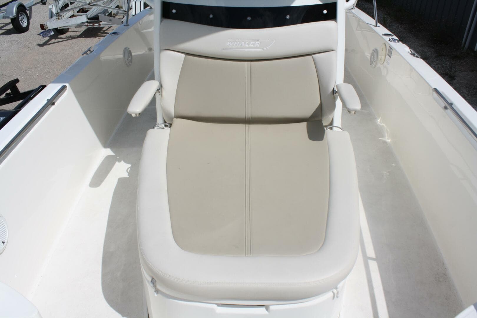 2021 Boston Whaler 270 Dauntless