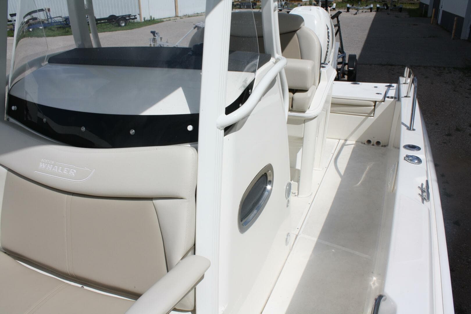 2021 Boston Whaler 270 Dauntless