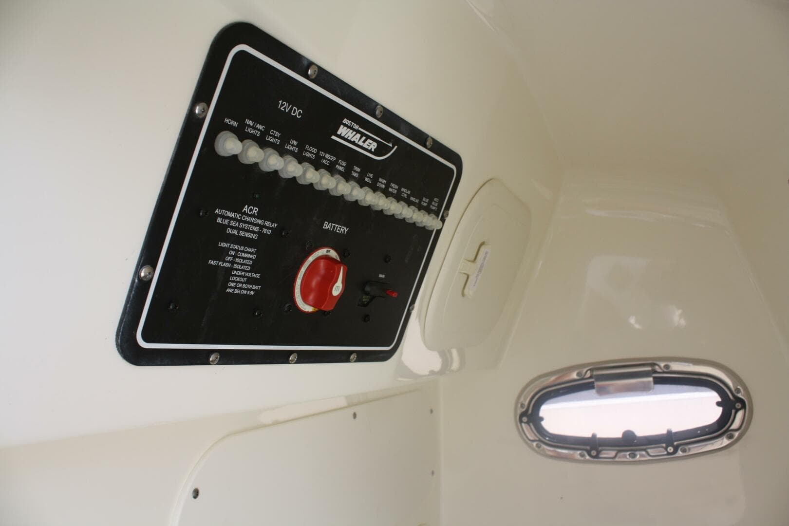 2021 Boston Whaler 270 Dauntless