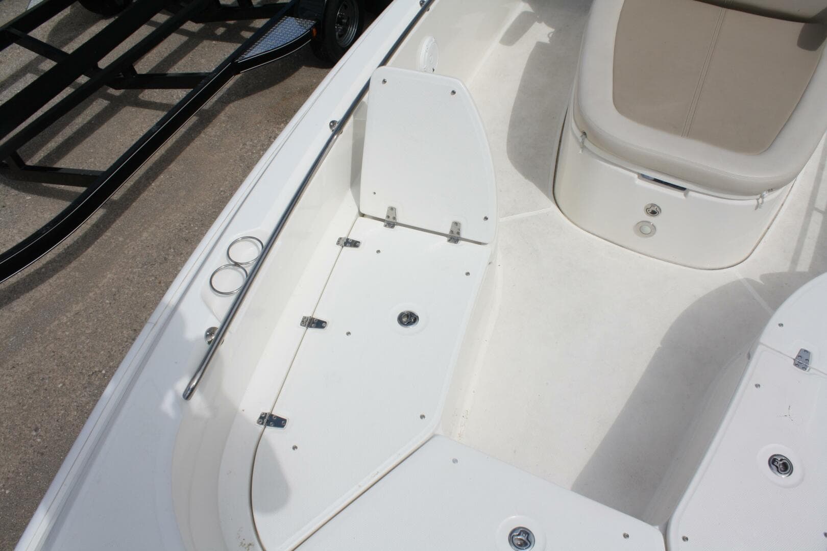 2021 Boston Whaler 270 Dauntless